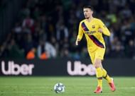 Lenglet huddled off injured
